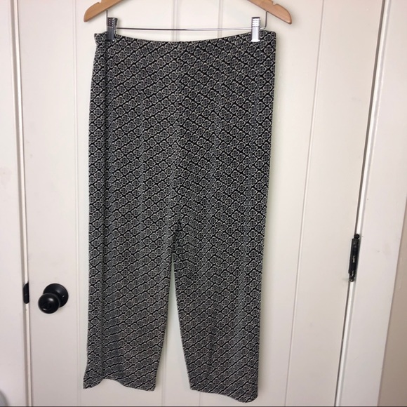 Travelers by Chico's B/W Floral Geo Pants Size 2 - Picture 3 of 9